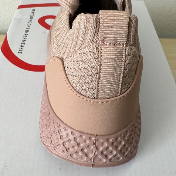 Blondo Women's Shara Waterproof Blush Sneaker Size 5.5 - Picture 4 of 9